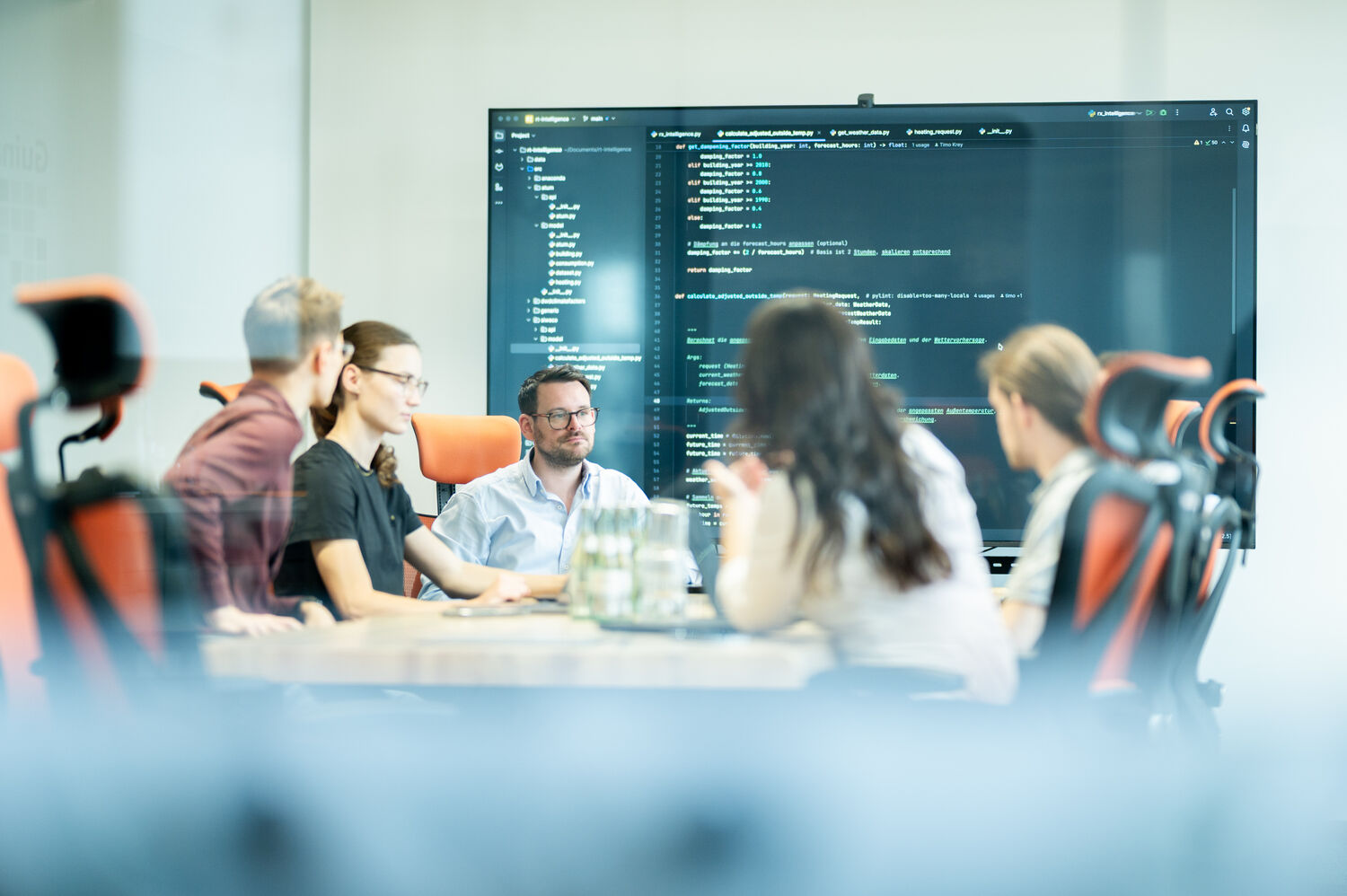 Engineering-Team von RAUSCH Technology vor dem Code-Screen